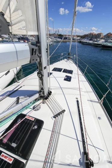 Bavaria 45 Cruiser - Yacht Charter Sailica