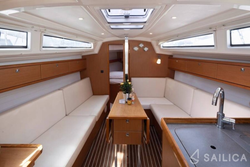 Bavaria 33 Cruiser - Yacht Charter Sailica
