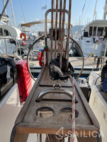 Bavaria 33 Cruiser - Yacht Charter Sailica