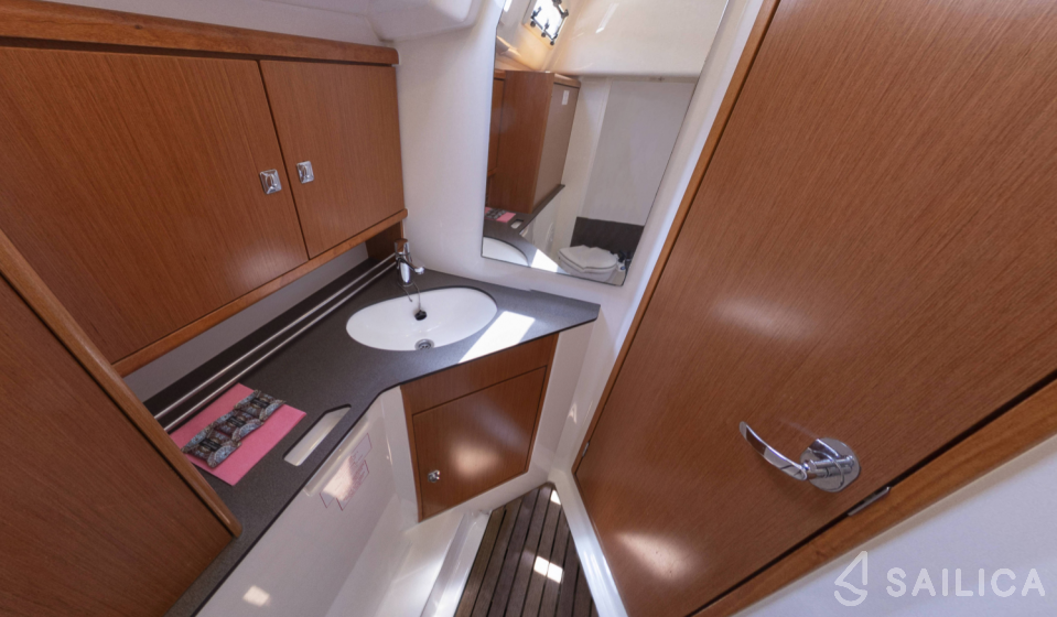 Bavaria 34 Cruiser - Yacht Charter Sailica