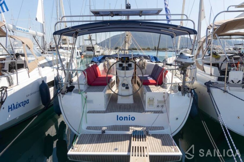 Bavaria 36 Cruiser - Yacht Charter Sailica
