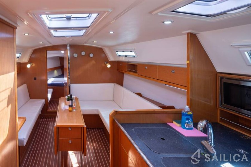 Bavaria 36 Cruiser - Yacht Charter Sailica