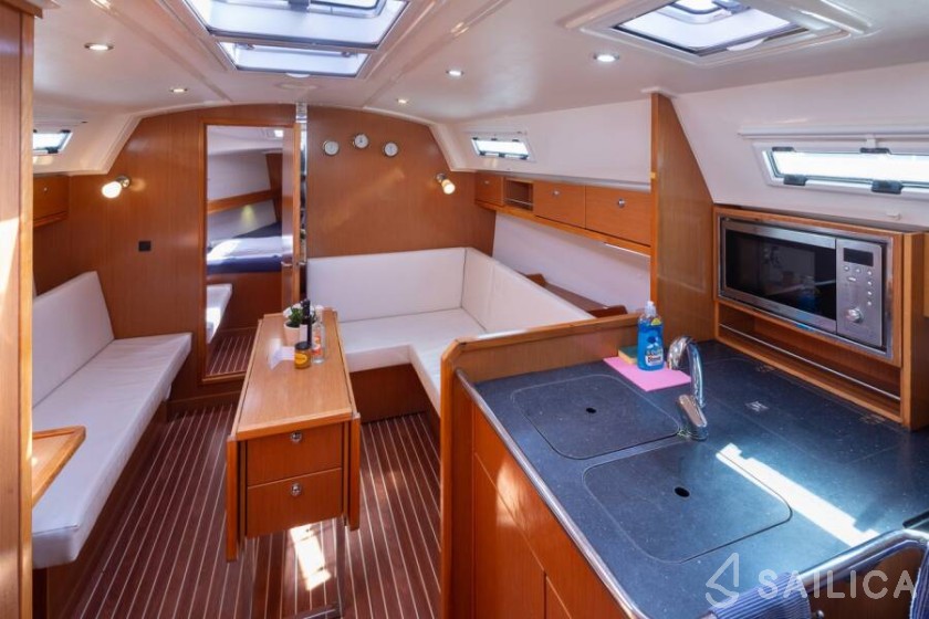 Bavaria 36 Cruiser - Yacht Charter Sailica