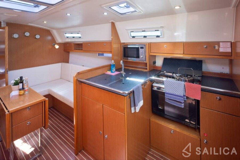 Bavaria 36 Cruiser - Yacht Charter Sailica