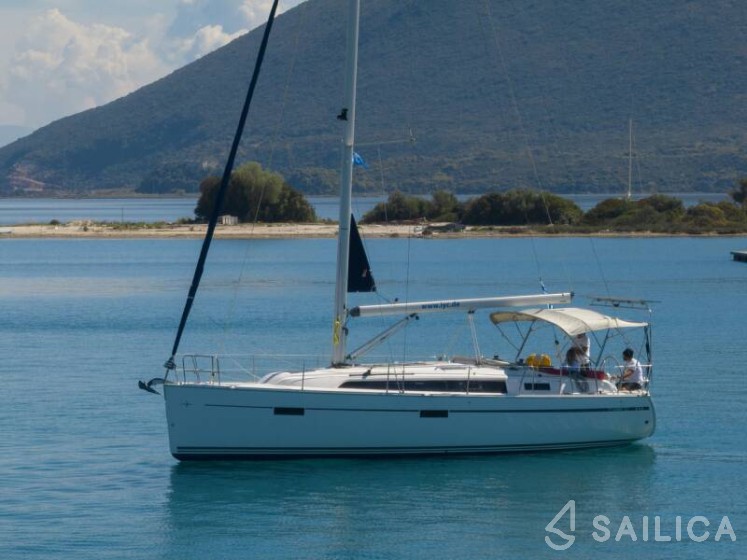 Bavaria 37 Cruiser - Yacht Charter Sailica
