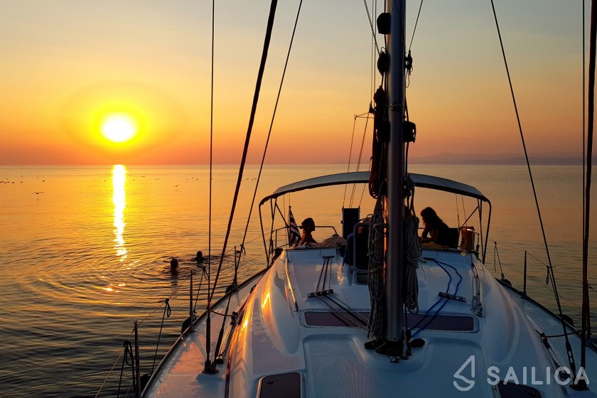 Bavaria Sport 400 - Yacht Charter Sailica