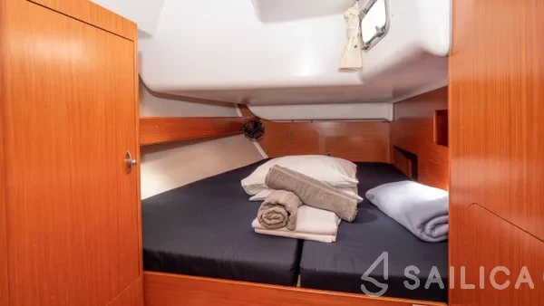 Beneteau 43 - Yacht Charter Sailica