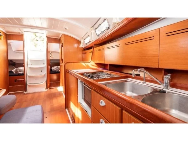 Beneteau 43 - Yacht Charter Sailica