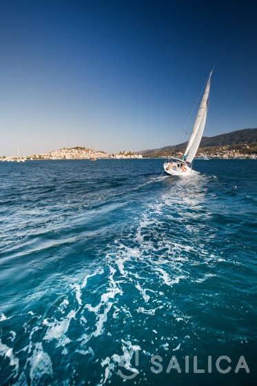 Cyclades 50 - Yacht Charter Sailica