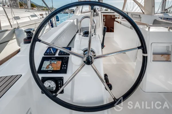 Oceanis 38.1 - Yacht Charter Sailica
