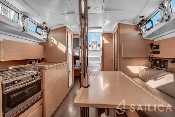 Oceanis 38.1 - Yacht Charter Sailica