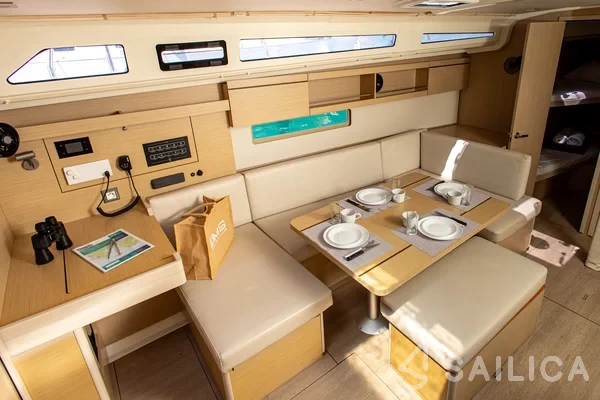 Oceanis 40.1 - Yacht Charter Sailica