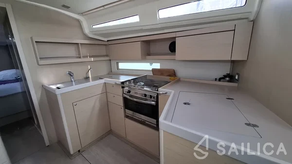 Oceanis 40.1 - Yacht Charter Sailica