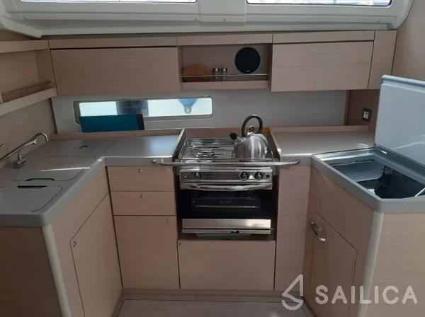 Oceanis 40.1 - Yacht Charter Sailica