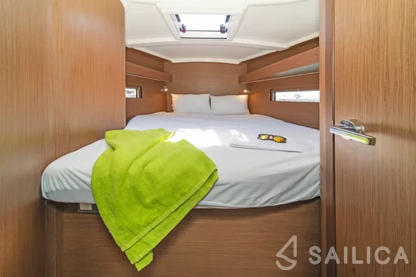 Oceanis 40.1 - Yacht Charter Sailica