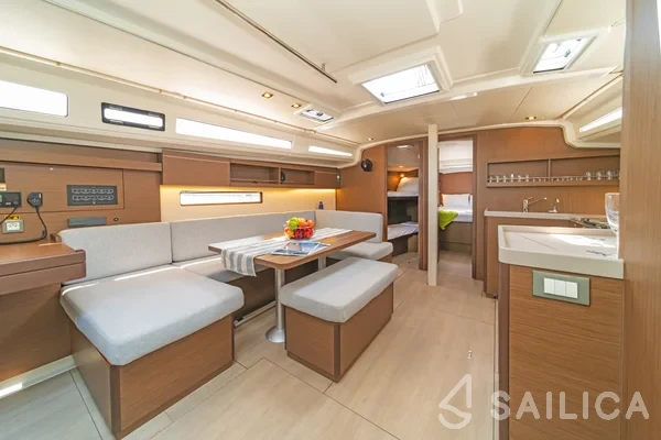 Oceanis 40.1 - Yacht Charter Sailica