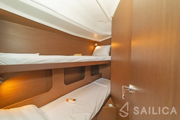 Oceanis 40.1 - Yacht Charter Sailica
