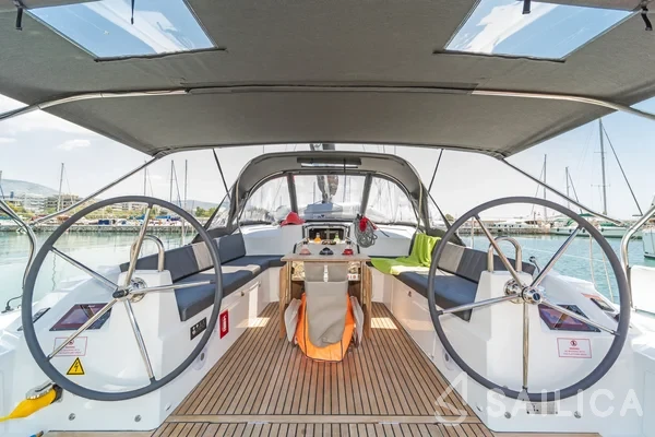 Oceanis 40.1 - Yacht Charter Sailica