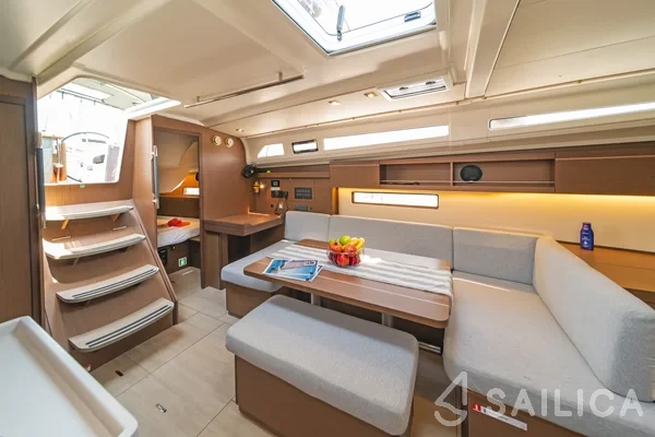 Oceanis 40.1 - Yacht Charter Sailica