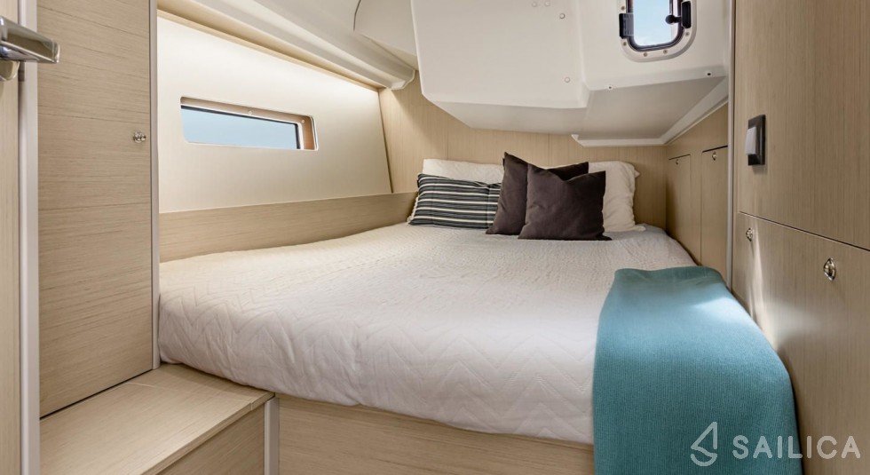 Oceanis 40.1 - Yacht Charter Sailica