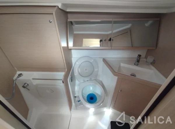 Oceanis 40.1 - Yacht Charter Sailica