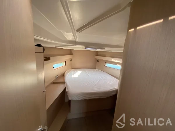 Oceanis 40.1 - Yacht Charter Sailica