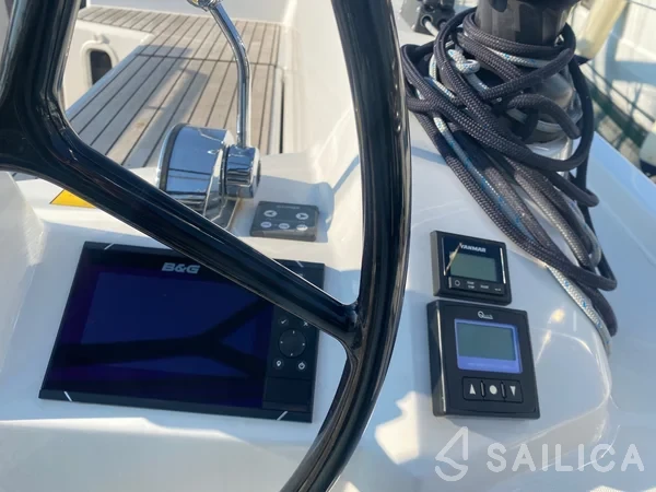 Oceanis 40.1 - Yacht Charter Sailica