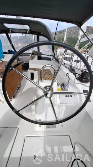 Oceanis 40.1 - Yacht Charter Sailica