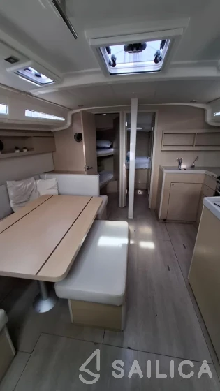 Oceanis 40.1 - Yacht Charter Sailica