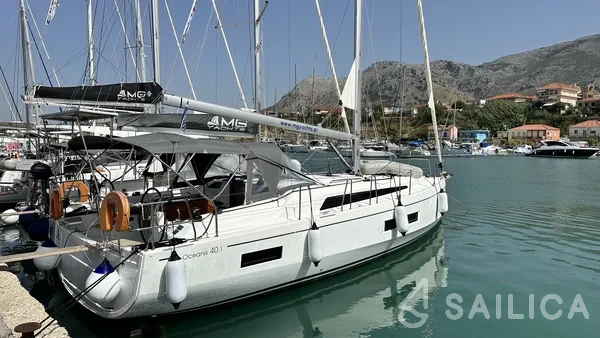 Oceanis 40.1 - Yacht Charter Sailica