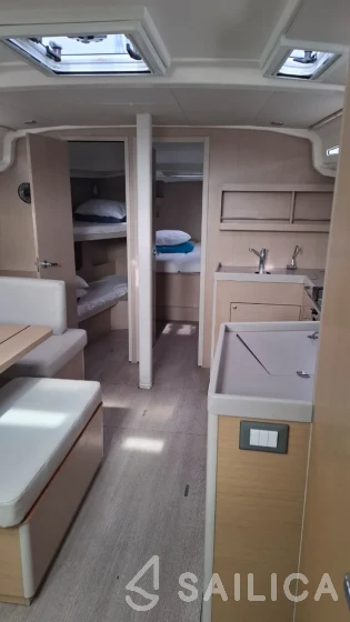 Oceanis 40.1 - Yacht Charter Sailica