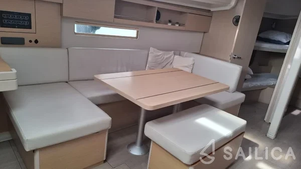 Oceanis 40.1 - Yacht Charter Sailica