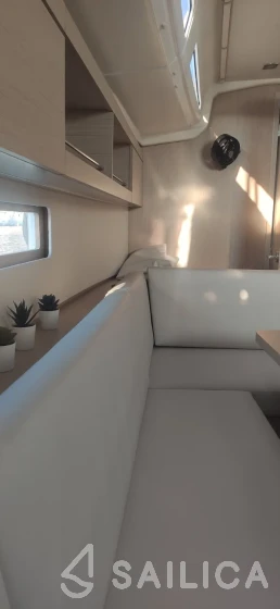 Oceanis 40.1 - Yacht Charter Sailica