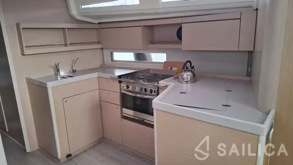 Oceanis 40.1 - Yacht Charter Sailica