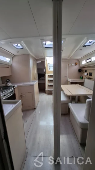 Oceanis 40.1 - Yacht Charter Sailica