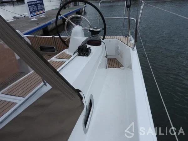 Sun Odyssey 410 - Yacht Charter Sailica