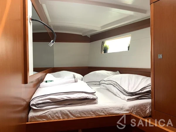 Oceanis 48 - Yacht Charter Sailica