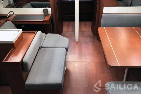 Oceanis 51.1 - Yacht Charter Sailica