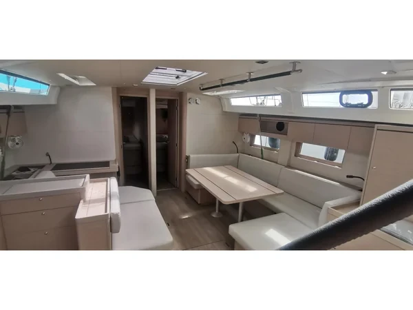Oceanis 51.1 - Yacht Charter Sailica
