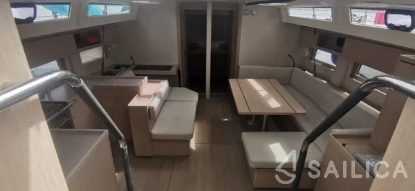 Oceanis 51.1 - Yacht Charter Sailica