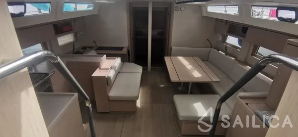 Oceanis 51.1 - Yacht Charter Sailica