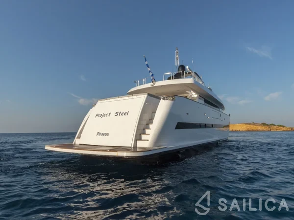 Bugari 100 - 5 + 2 cab. - Yacht Charter Sailica