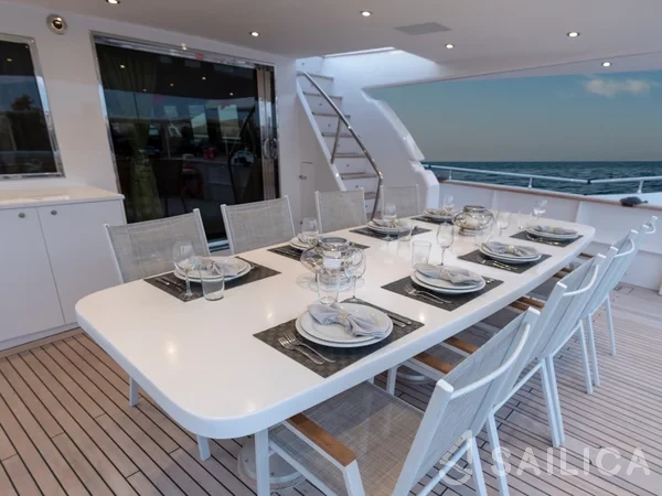 Bugari 100 - 5 + 2 cab. - Yacht Charter Sailica