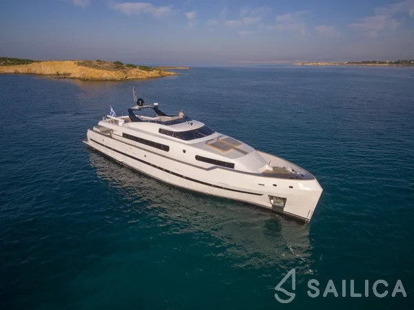 Bugari 100 - 5 + 2 cab. - Yacht Charter Sailica