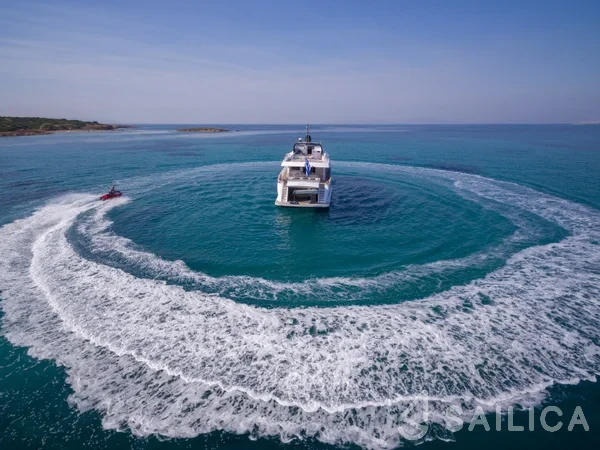 Bugari 100 - 5 + 2 cab. - Yacht Charter Sailica