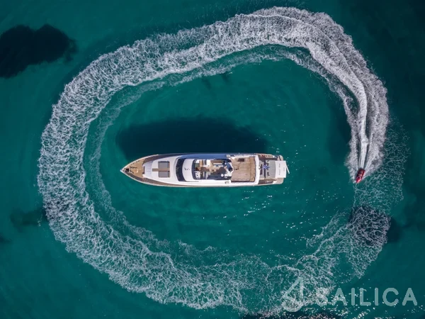 Bugari 100 - 5 + 2 cab. - Yacht Charter Sailica