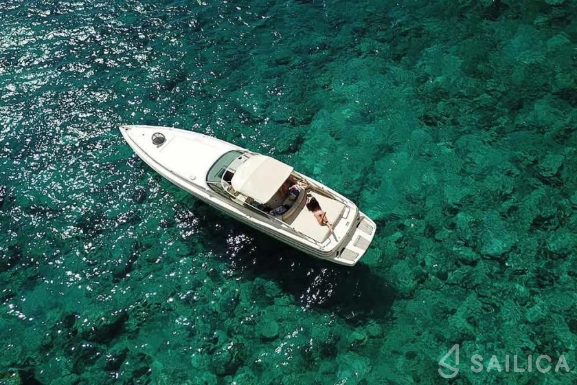 Cranchi 35 - Yacht Charter Sailica