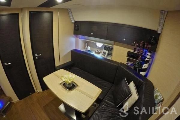 Cranchi 43 - Yacht Charter Sailica