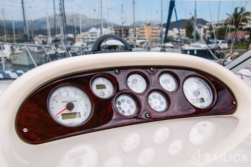 Cranchi Zaffiro - Yacht Charter Sailica