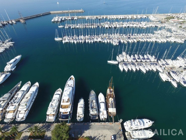 Custom Built - Yacht Charter Sailica